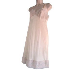 Vanity Fair Encased Lace Full Slip Soft Buttercream Ecru Sz 34 Vintage GUC